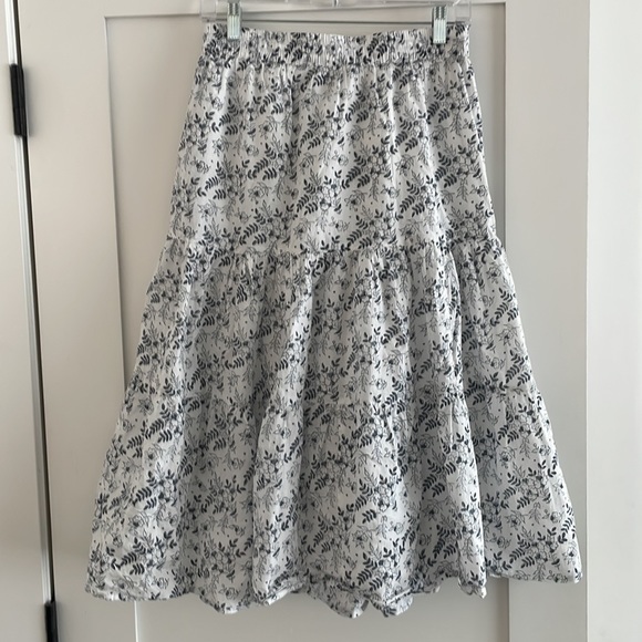 NWOT Cleobella White/Navy Midi Skirt! Sz Small. - Picture 6 of 6